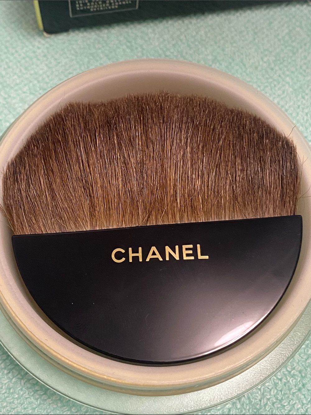 CHANEL Gold Illuminating Powder with Fan Brush in Black limited edition
